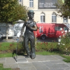 13.10.: Vevey: Charly Chaplin-Denkmal, Knie-Werbung und Alimentarium