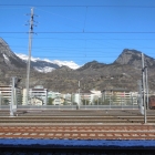 16.2.: Bahnhof Brig, Schnee oben, unten warm