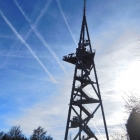 27.12.: Uetliberg-Aussichtsturm mit Flugspuren am Himmel