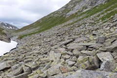 Blick zurück auf den Weg über die Steinblöcke
