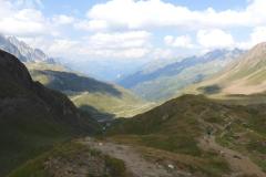 24.7.: Ausblick von der Terrasse der Corno-Gries-Hütte – unter anderem ist die Nufenenpass-Strasse  zu sehen.