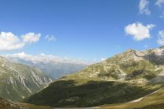 24.7.: Nufenenpass-Passhöhe (l), Blick Richtung Goms