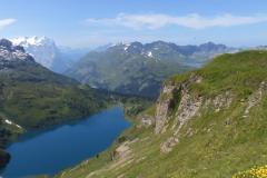 23.7.: vorne links Engstlensee, hinten rechts Tannensee und Melchsee
